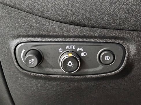 Used 2022 Chevrolet Equinox Premier AWD/4WD image 36