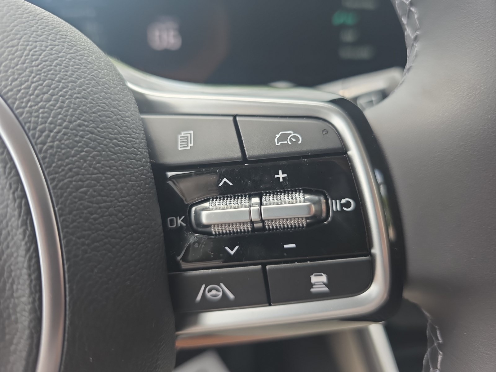 Certified 2026 Kia Carnival FWD image 24