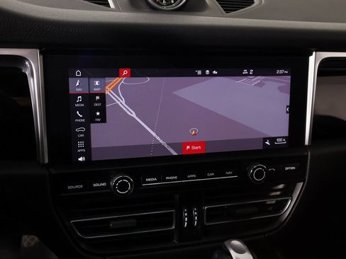 Used 2020 Porsche Macan image 8