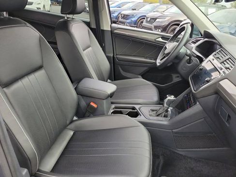 Certified 2024 Volkswagen Tiguan SE image 6