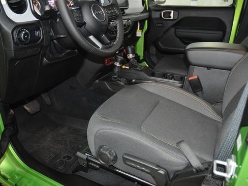 Used 2025 Jeep Wrangler Sport image 41