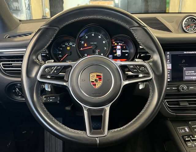 Used 2021 Porsche Macan AWD/4WD image 36