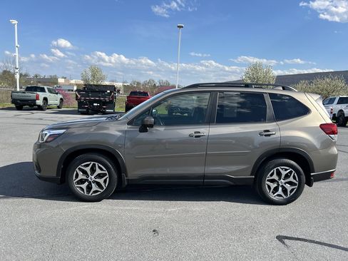 Used 2020 Subaru Forester Premium AWD/4WD image 4