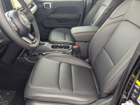 New 2026 Jeep Gladiator Sahara image 9