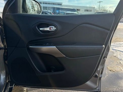 Used 2021 Jeep Cherokee Latitude Lux w/ Comfort/Convenience Group image 14