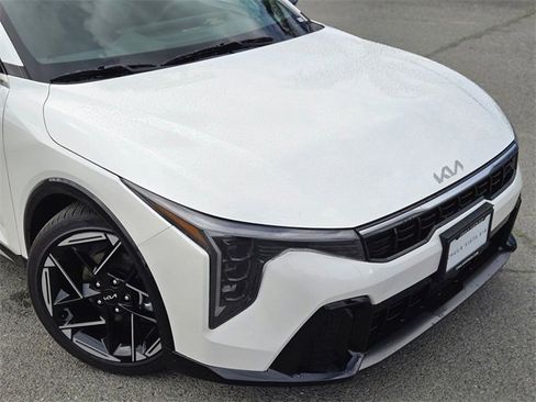 New 2025 Kia K4 GT-Line image 3