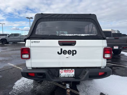 Used 2022 Jeep Gladiator Sport image 6