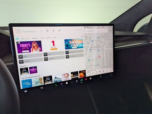 Used 2023 Tesla Model X image 14