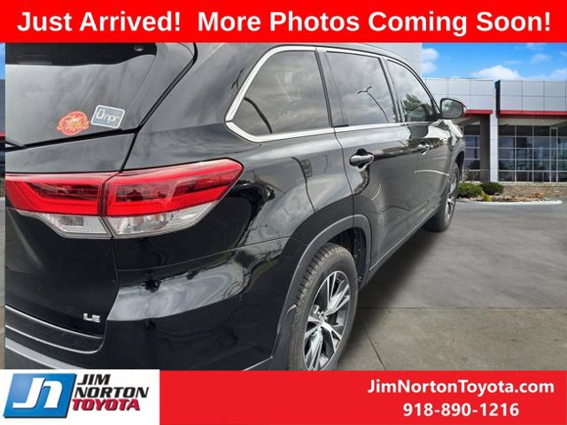 Used 2019 Toyota Highlander Plus FWD image 3