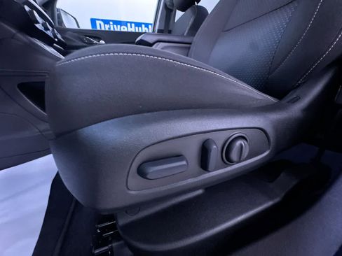 Used 2023 GMC Acadia SLE w/ Driver Convenience Package FWD image 13