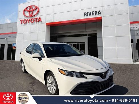 Used 2020 Toyota Camry LE image 2