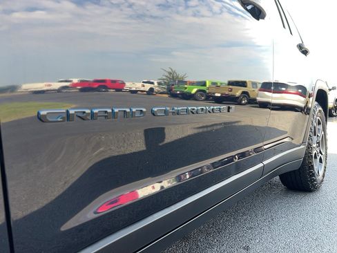 Used 2022 Jeep Grand Cherokee Trailhawk w/ Advanced Protech Group II image 12