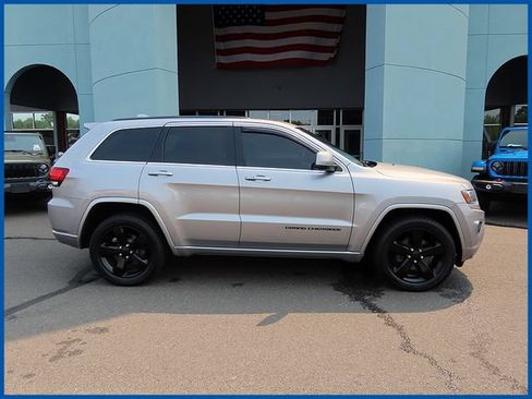Used 2015 Jeep Grand Cherokee Altitude AWD/4WD image 2