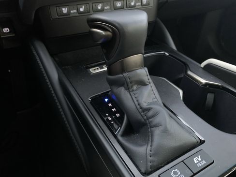 Used 2025 Lexus ES 300h w/ Luxury Package image 26