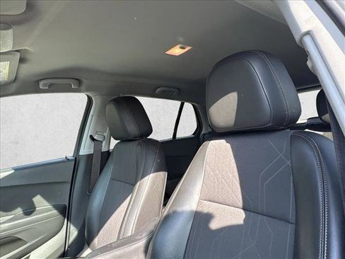 Used 2017 Chevrolet Trax LT w/ LT Convenience Package FWD image 9