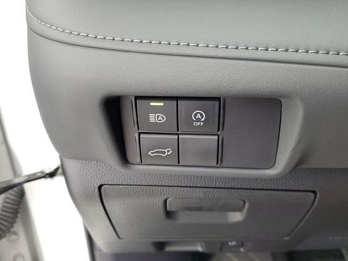 Used 2023 Toyota Highlander XLE image 35