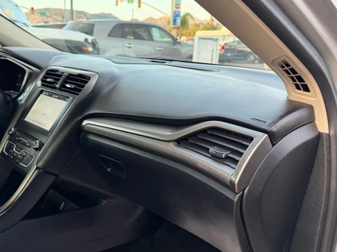 Used 2017 Ford Fusion SE w/ Fusion SE Technology Package image 29