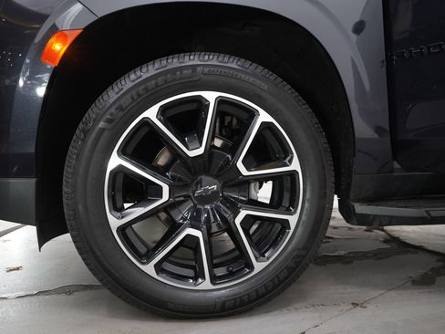 Used 2022 Chevrolet Tahoe RST w/ Luxury Package AWD/4WD image 33