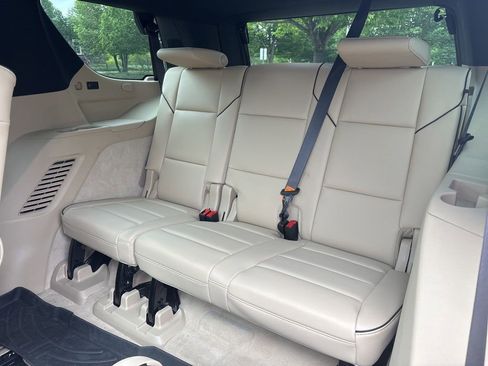 Certified 2022 Cadillac Escalade Premium Luxury AWD/4WD image 20