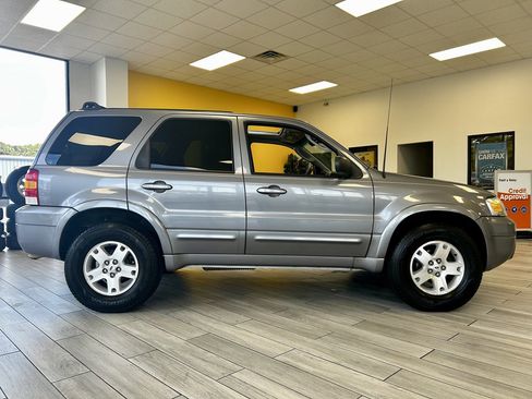 Used 2007 Ford Escape Limited image 4