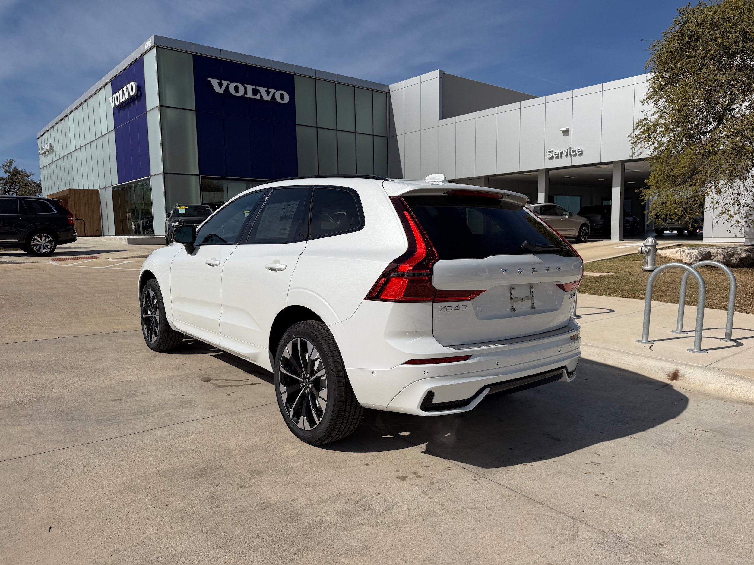 New 2026 Volvo XC60 B5 Plus w/ Protection Package Premier AWD/4WD image 4