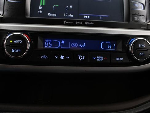 Used 2017 Toyota Highlander XLE image 38