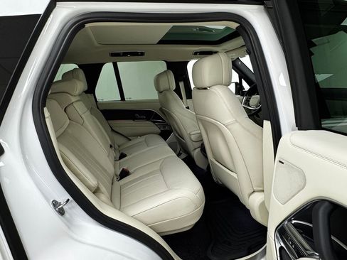 Used 2023 Land Rover Range Rover SE image 16
