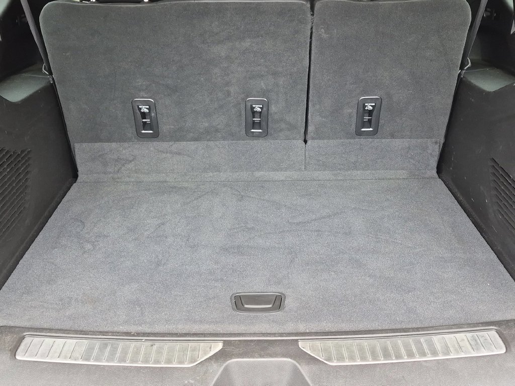 Used 2023 GMC Yukon XL AT4 AWD/4WD image 8