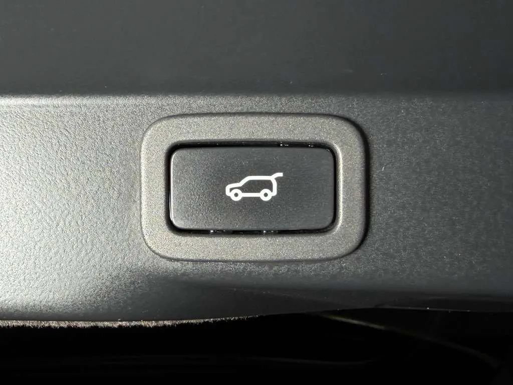 Used 2016 Land Rover Range Rover Sport Supercharged AWD/4WD image 15