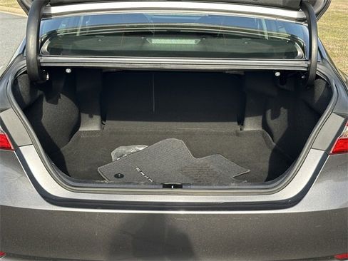 Used 2020 Toyota Camry SE image 19