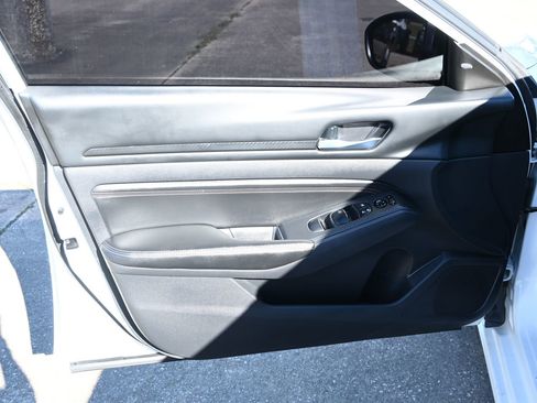 Used 2022 Nissan Altima 2.5 SR image 7