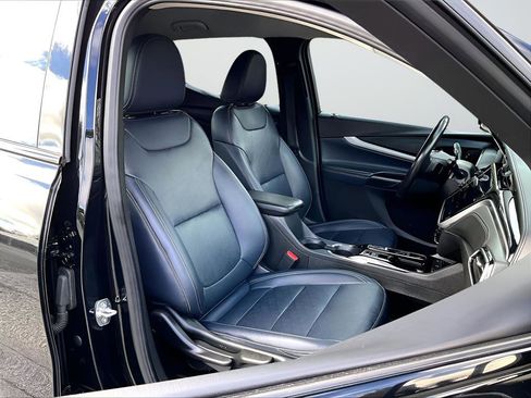 Certified 2022 Chevrolet Bolt EUV LT w/ Convenience Package image 16