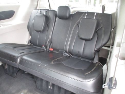 Used 2020 Chrysler Voyager Lxi FWD image 29