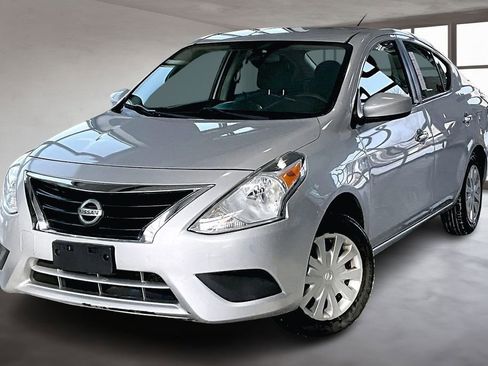 Used 2017 Nissan Versa SV image 2