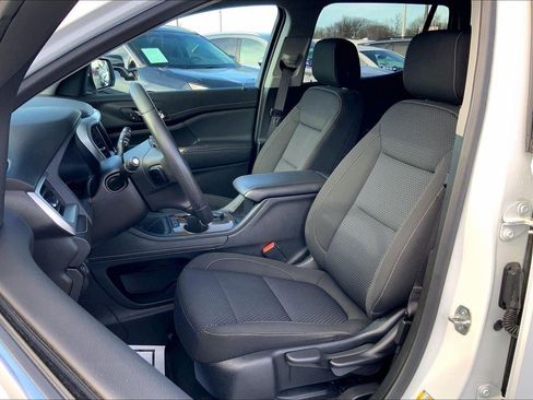 Used 2023 GMC Acadia SLE image 21