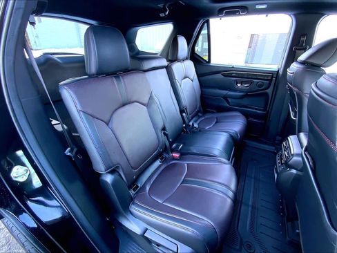 Used 2025 Honda Pilot Black Edition image 20