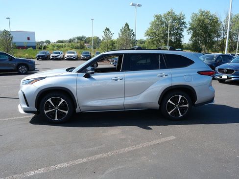 Used 2022 Toyota Highlander XSE AWD/4WD image 7