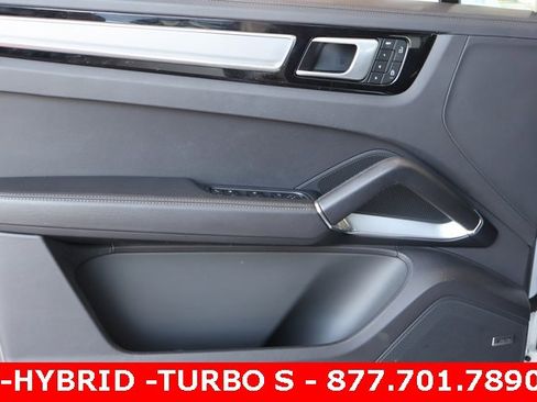 Used 2023 Porsche Cayenne Turbo S image 10