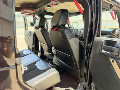Used 2017 Jeep Wrangler Unlimited Sahara AWD/4WD image 25