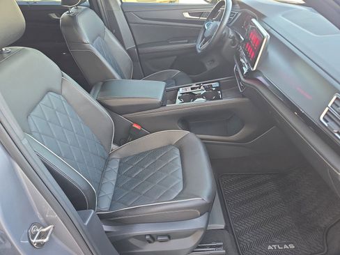 Used 2024 Volkswagen Atlas Cross Sport SEL Premium R-Line image 18