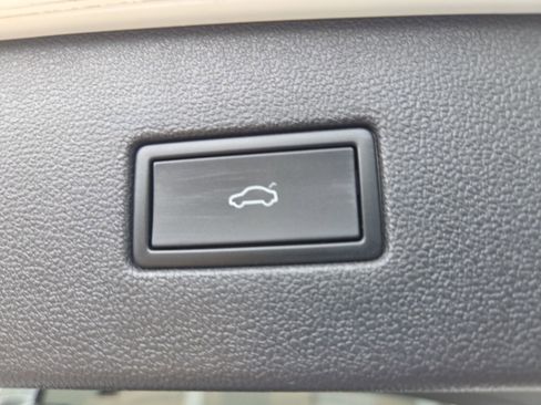 Used 2024 Volkswagen Tiguan SE FWD image 22