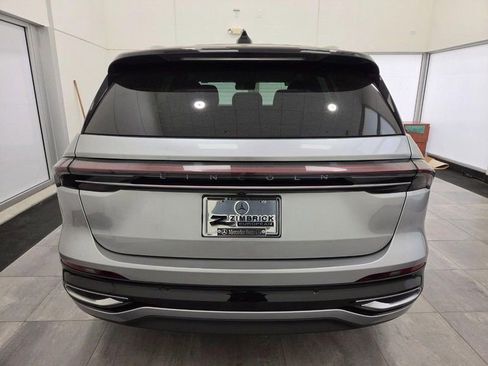 Used 2025 Lincoln Nautilus Reserve AWD/4WD image 3