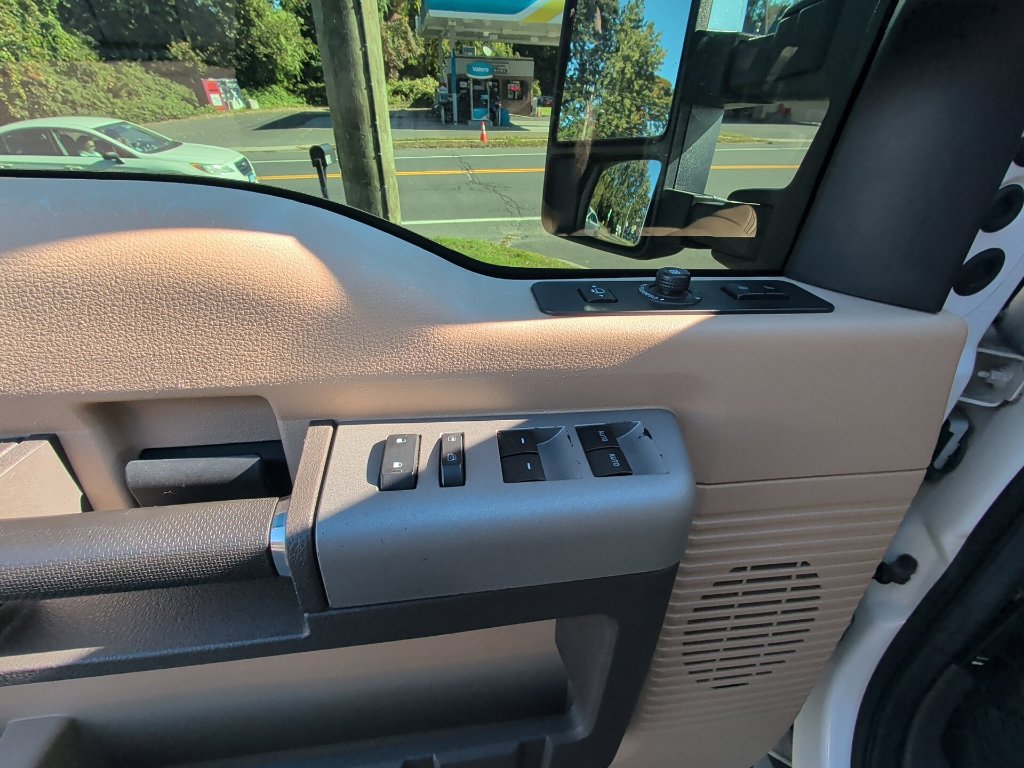 Used 2015 Ford F250 Lariat w/ Lariat Ultimate Package AWD/4WD image 12