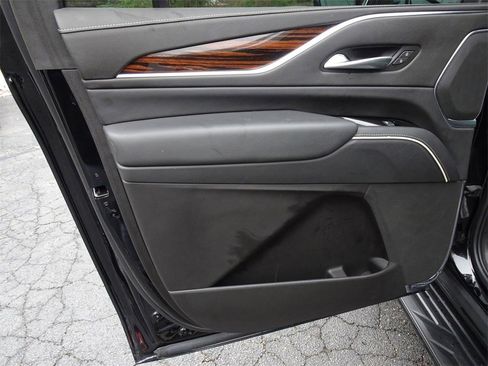 Certified 2022 Cadillac Escalade ESV Premium Luxury image 16