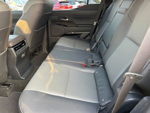 Used 2025 Lexus GX 550 AWD/4WD image 19