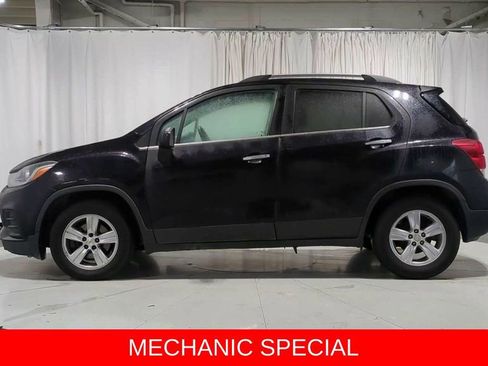 Used 2018 Chevrolet Trax LT w/ LT Convenience Package image 5