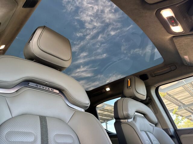 Used 2023 Rivian R1T Adventure Dual AWD/4WD image 20