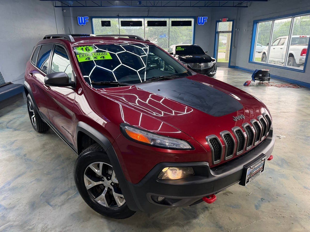 Used 2016 Jeep Cherokee Trailhawk w/ Leather Interior Group AWD/4WD image 5