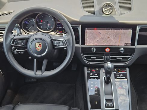 Certified 2026 Porsche Macan AWD/4WD image 25