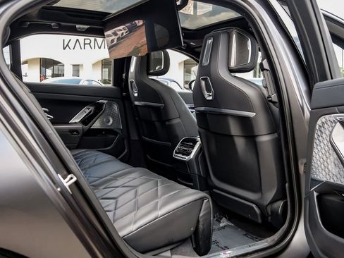 Used 2024 BMW 760i xDrive AWD/4WD image 45